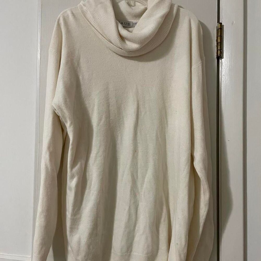 Chaus Women's Cream and White Jumper